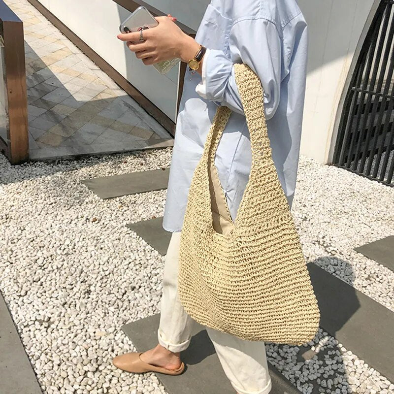 Round straw shoulder bag - Shreya