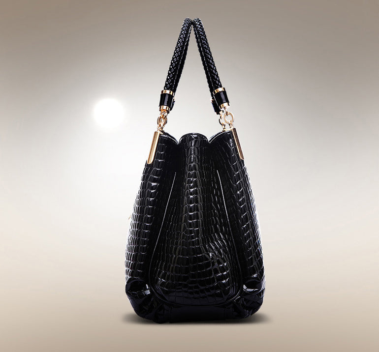 Xella | Elegant handbag with crocodile pattern