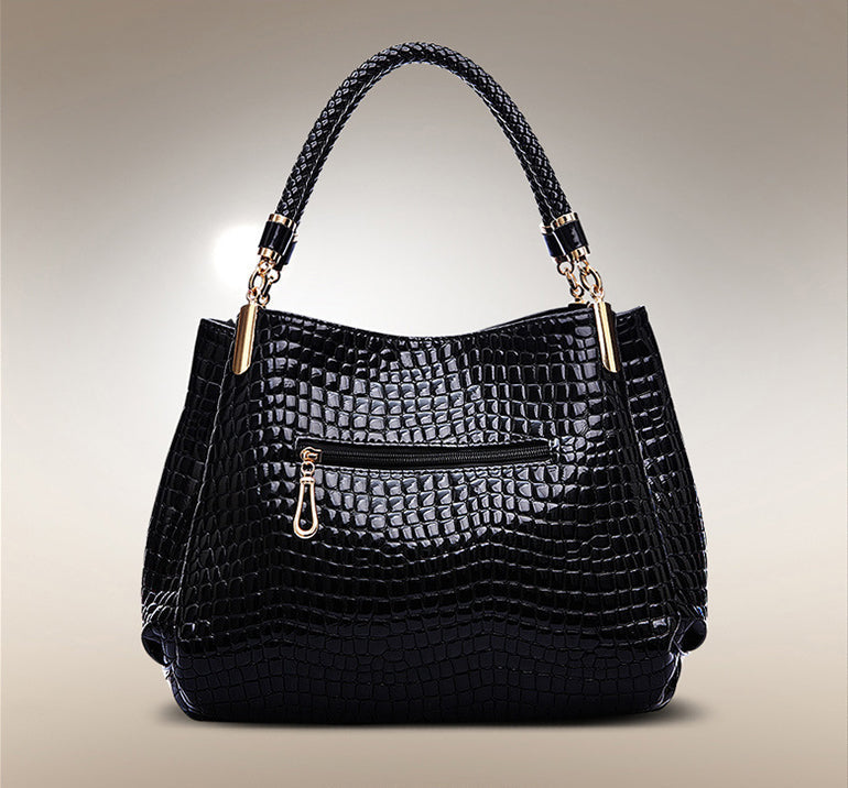 Xella | Elegant handbag with crocodile pattern