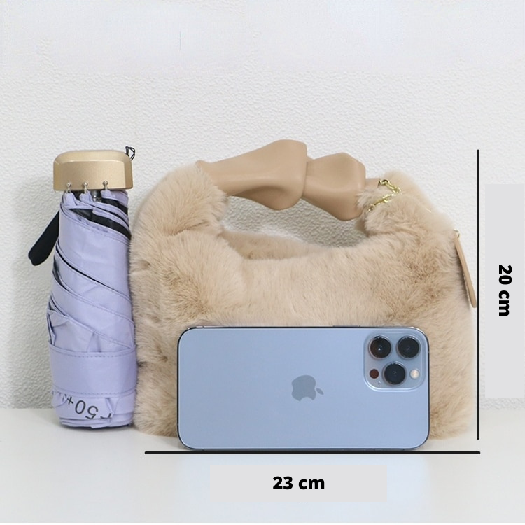 Ella Fluffy handbag - A bag you want to hug