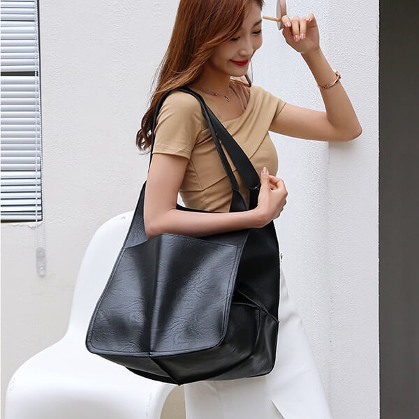 Xylia | New oversized handbag in handmade vegan leather.