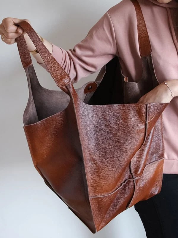 Xylia | New oversized handbag in handmade vegan leather.
