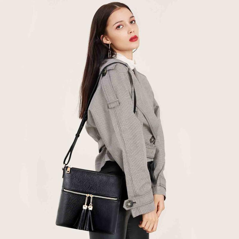 ChicRibbon - Elegant shoulder bag with tassels
