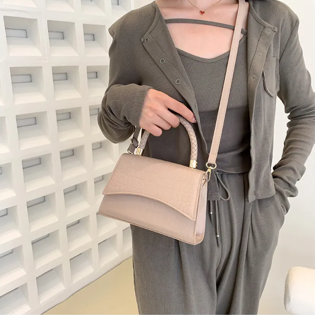 Andrea handbag with practical top handle