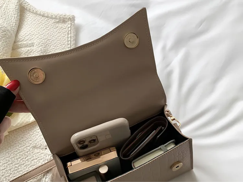 Nora handbag - With practical top handle