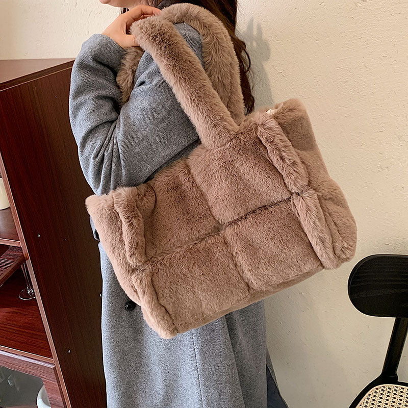 Nina plush handbag - Comfortable, wintry handbag for women