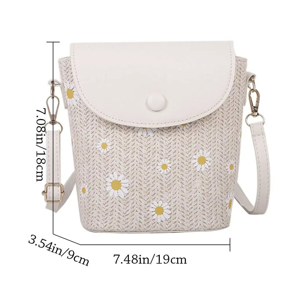 Straw shoulder bag for summer