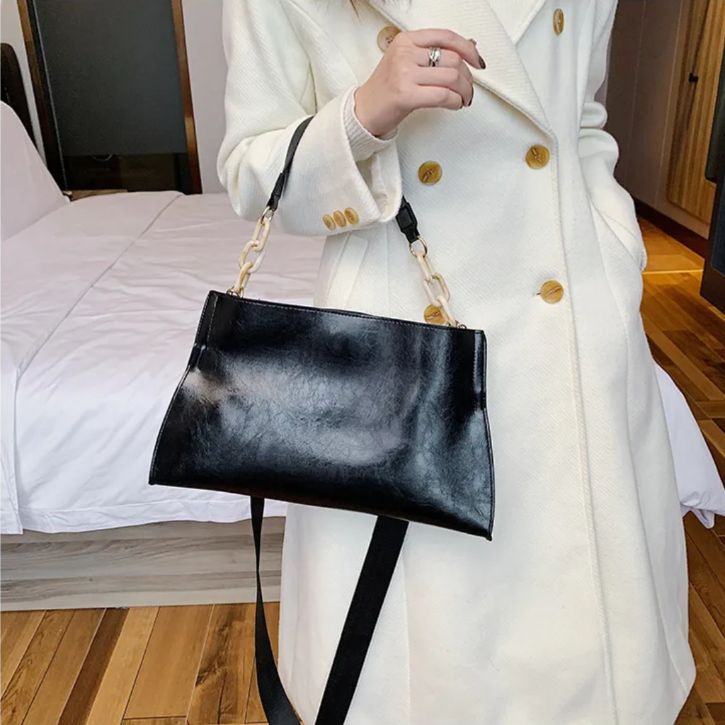 Felice Shoulder Bag | Charming and elegant