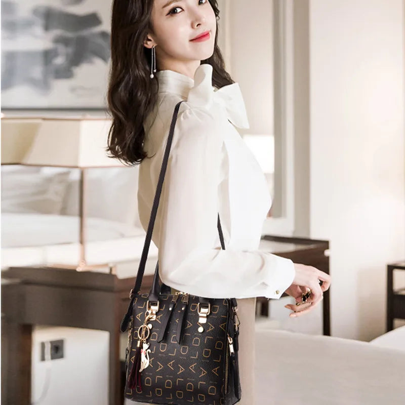 GlamourWaves Vento Handbag
