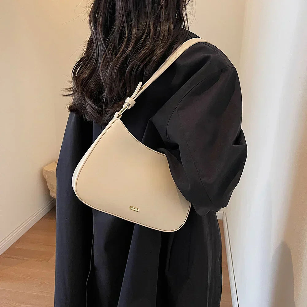 Trendy shoulder bag in vegetable leather