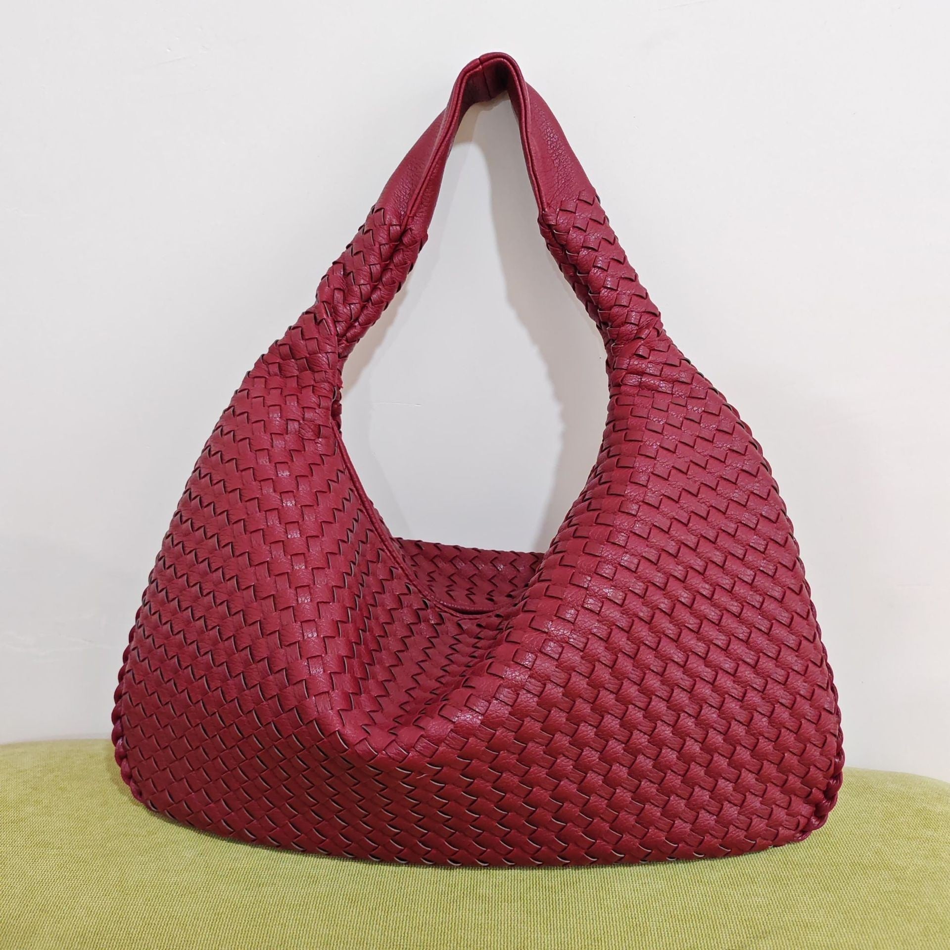 Woven shoulder bag | Belinda