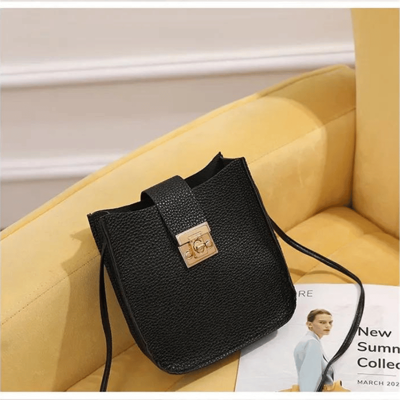 CB - Fashionable shoulder bag with adjustable strap