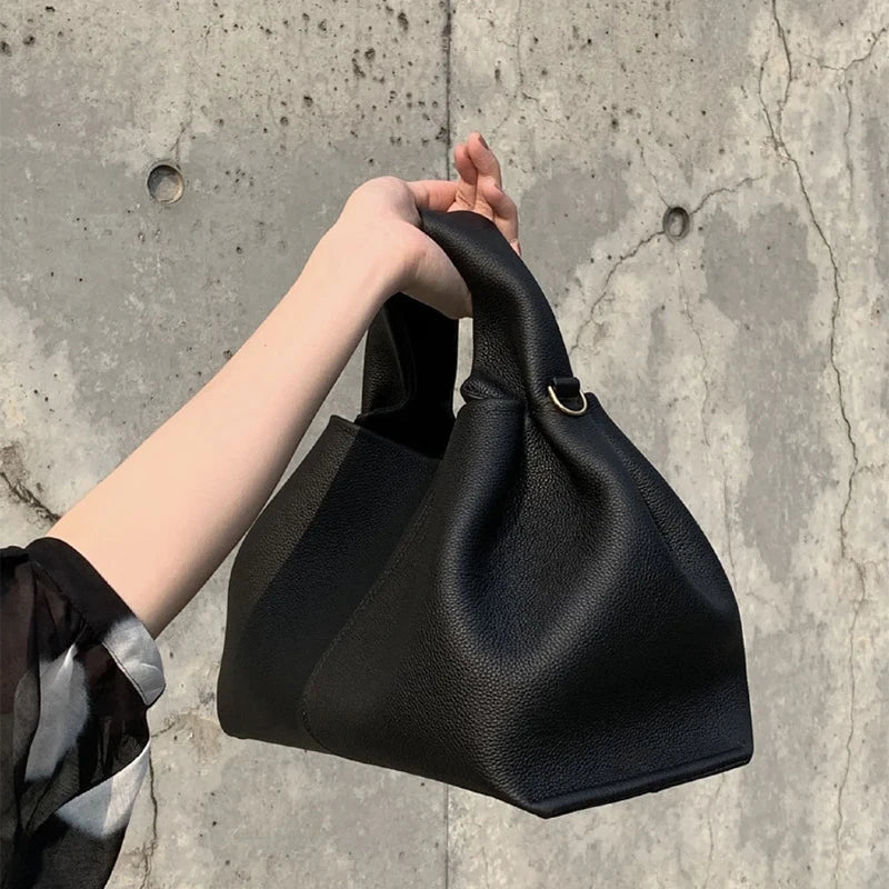 Elegant handbag with soft texture - Amora