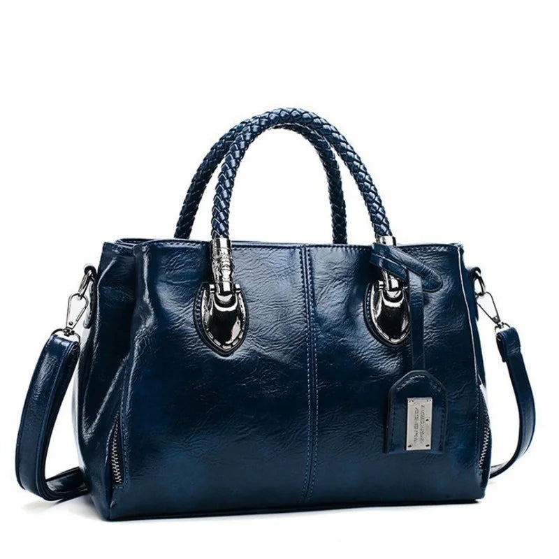 Pia | "Elegant leather handbag with braided handle".