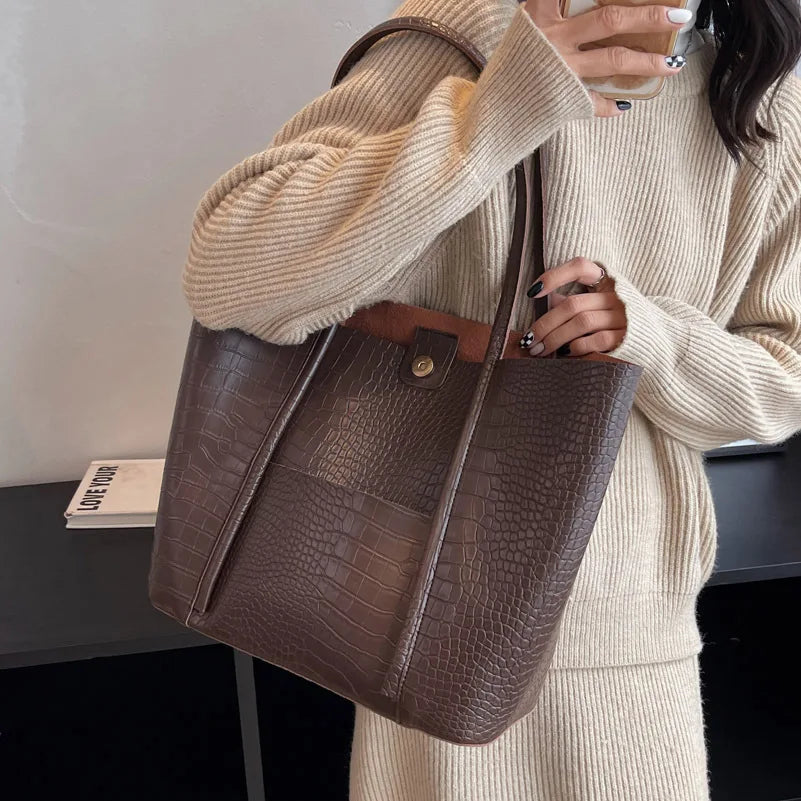Iversen™ Betina | Vintage brown leather shoulder bag with crocodile print.