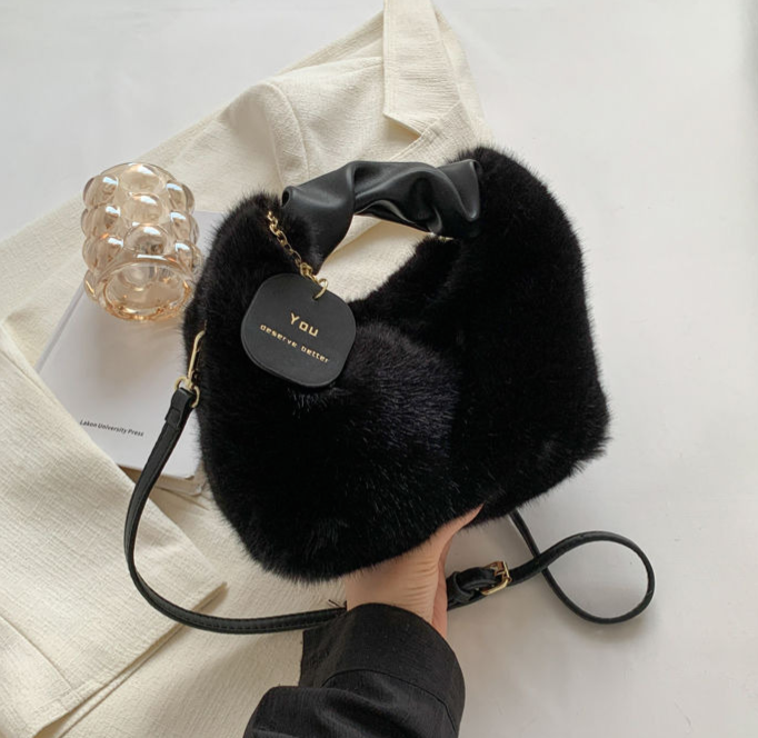 Ella Fluffy handbag - A bag you want to hug