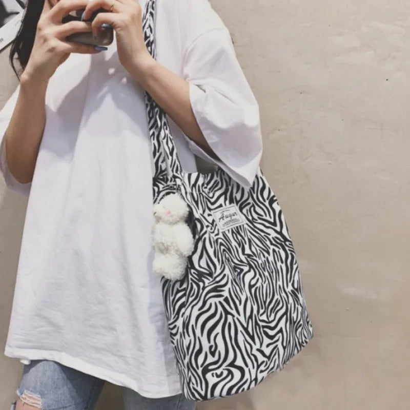 VivaModa chic leopard shoulder bag