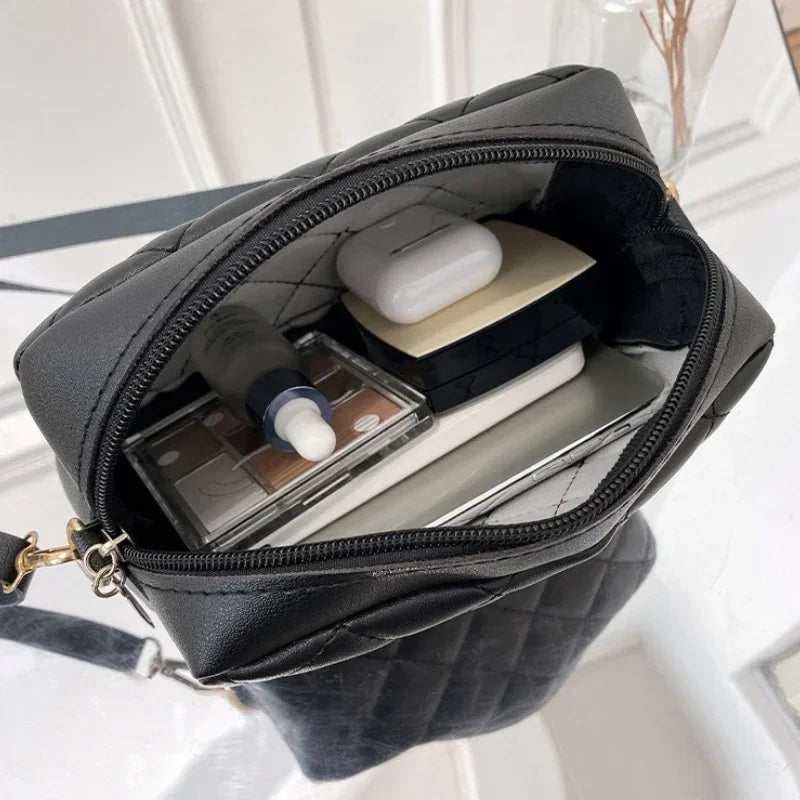 EleganceLuxe Lingge shoulder bag