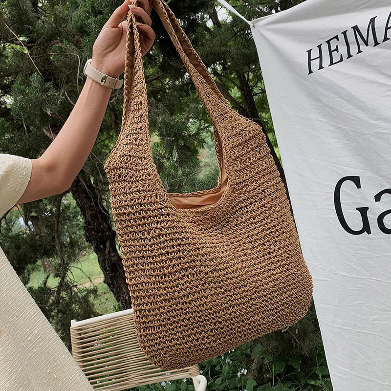 Round straw shoulder bag - Shreya