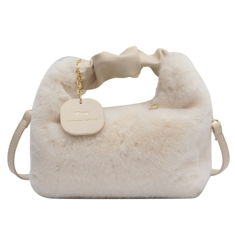 Fluffy handbag | This bag makes you want to hug it