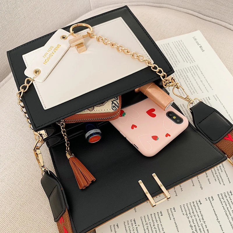 LuxeLena Shoulder bag in contrasting color