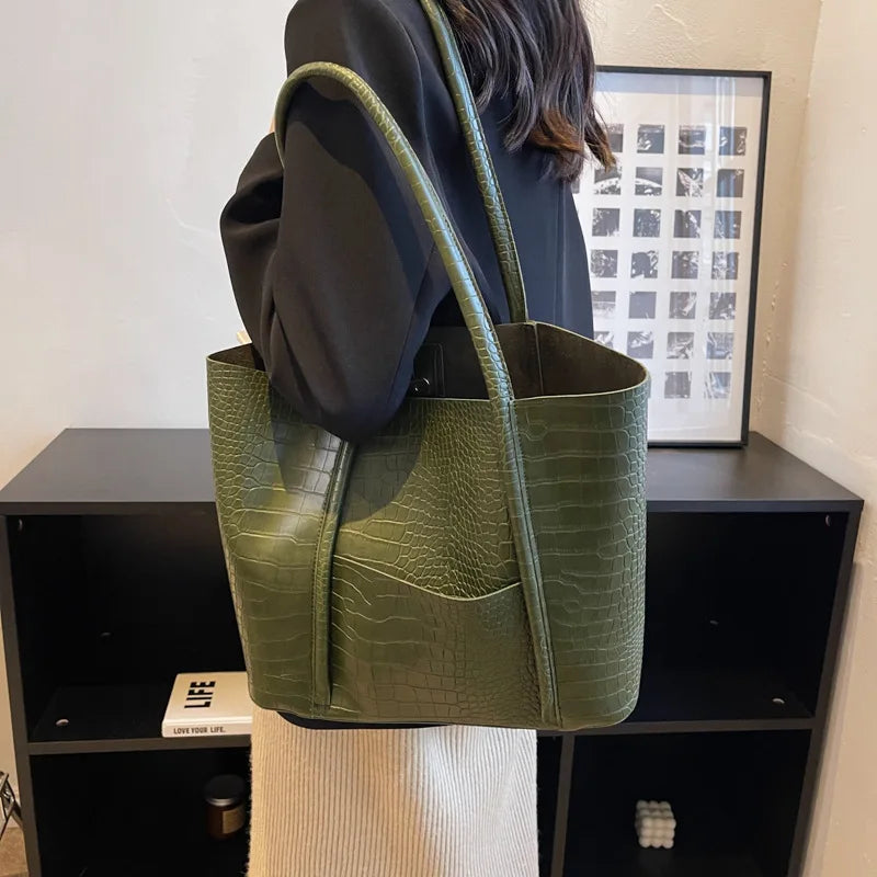 Iversen™ Betina | Vintage brown leather shoulder bag with crocodile print.