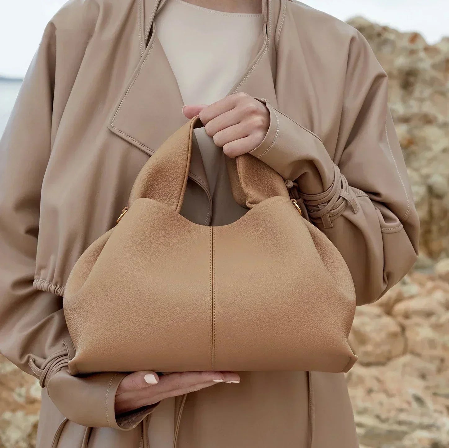 Elegant handbag with soft texture - Amora