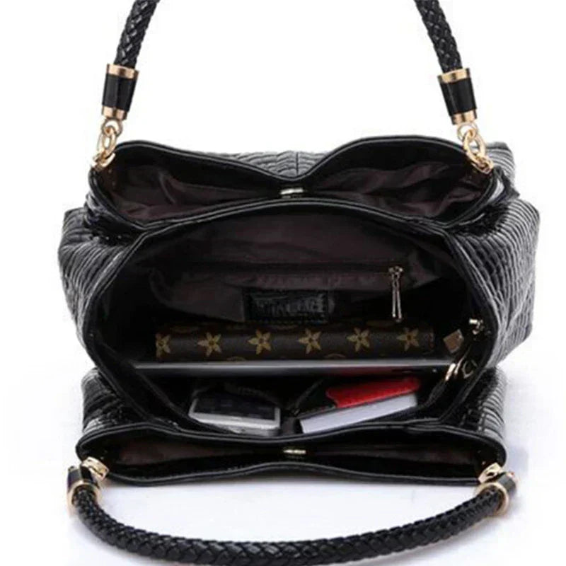Xella | Elegant handbag with crocodile pattern