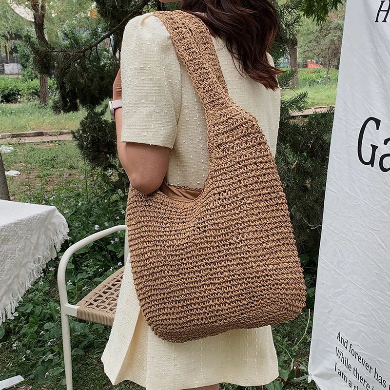 Round straw shoulder bag - Shreya