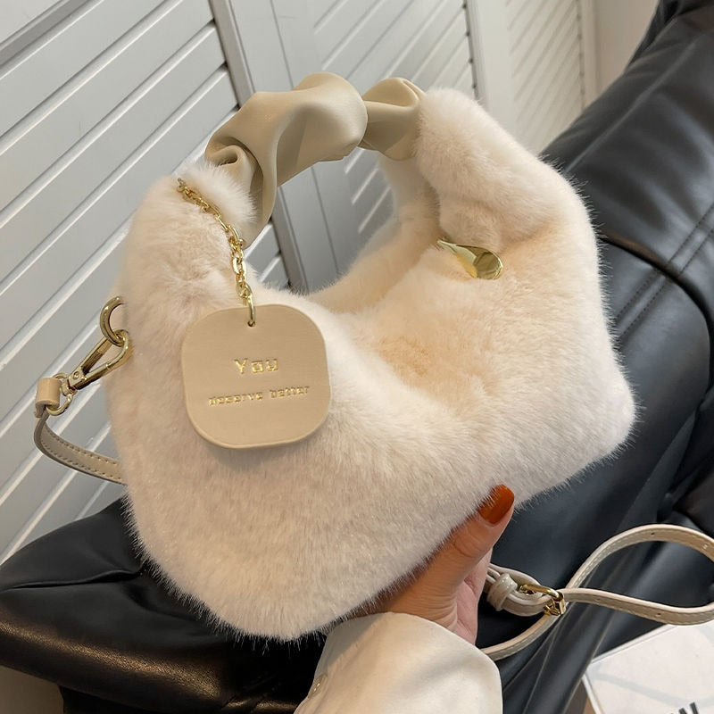 Fluffy handbag | This bag makes you want to hug it
