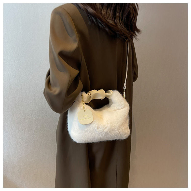 Ella Fluffy handbag - A bag you want to hug