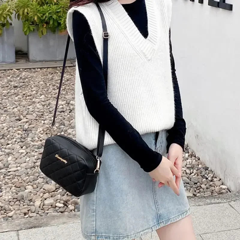 EleganceLuxe Lingge shoulder bag