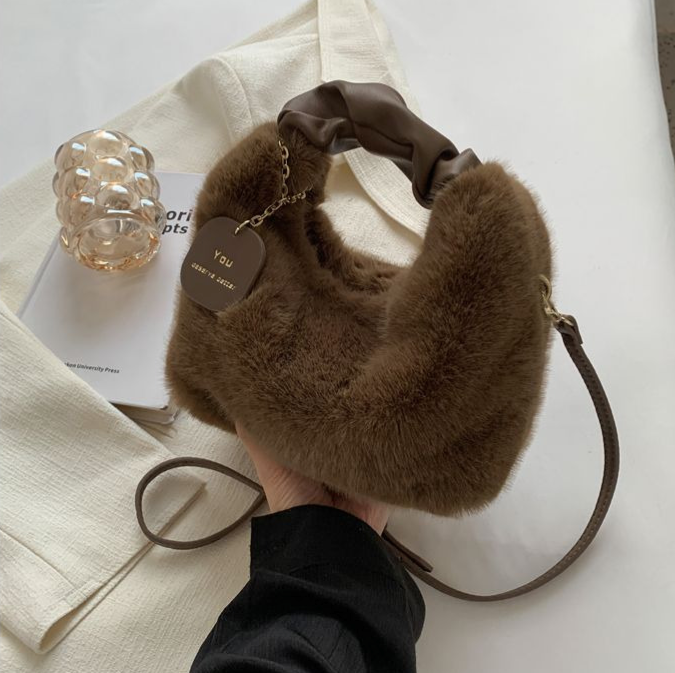 Ella Fluffy handbag - A bag you want to hug