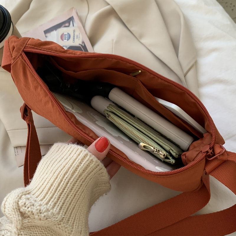 JANE - Trendy shoulder bag for summer