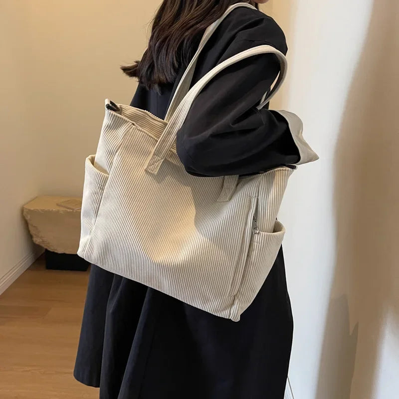 EcoTrail - Travel bag with corduroy shoulder strap