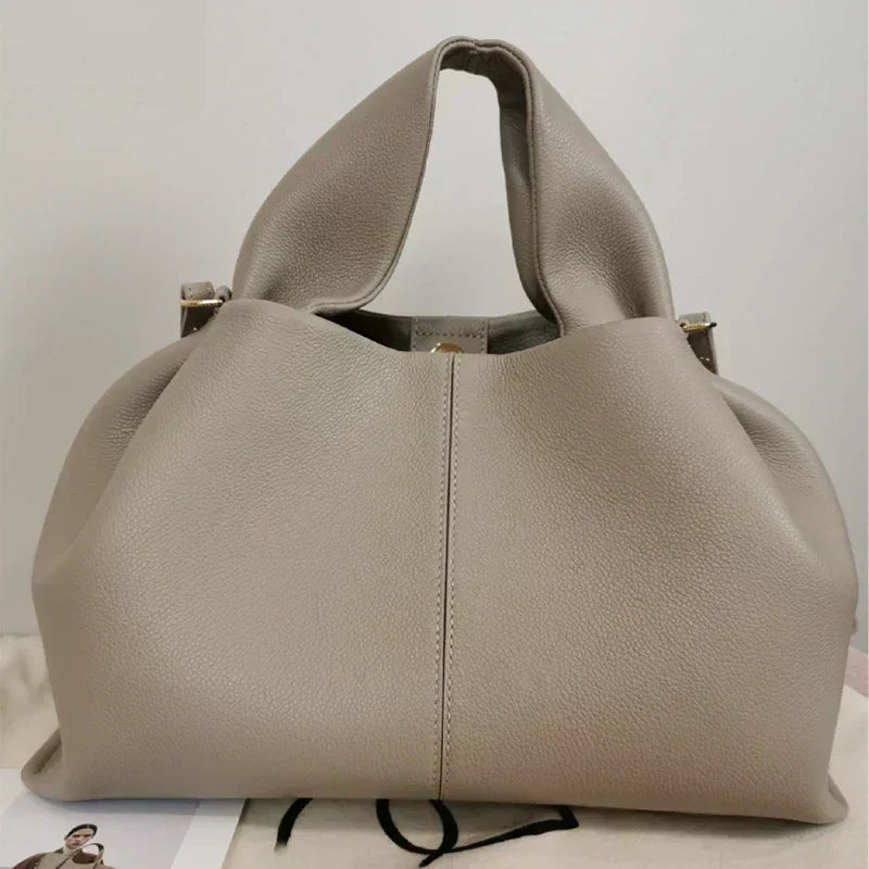 Elegant handbag with soft texture - Amora