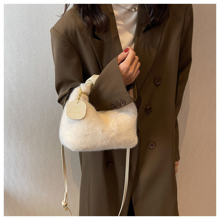 Ella Fluffy handbag - A bag you want to hug