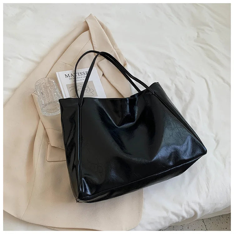 Trixie- Elegant leather shoulder bag