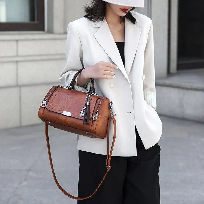 Elegant leather shoulder bag - Irmela