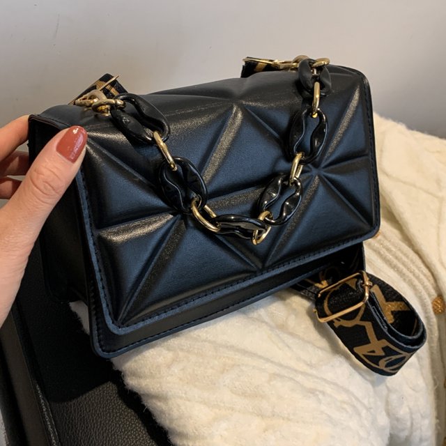 Savannah padded handbag | Elegant and trendy