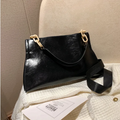 Felice Shoulder Bag | Charming and elegant