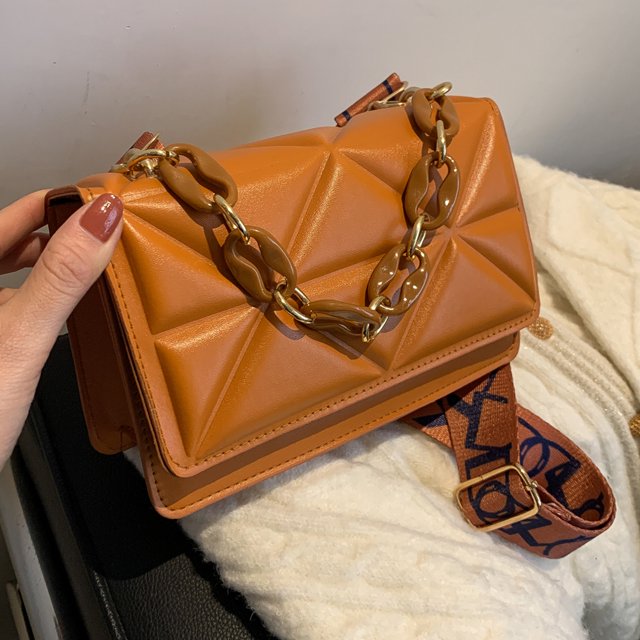 Savannah padded handbag | Elegant and trendy