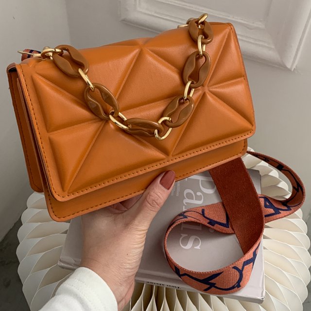 Savannah padded handbag | Elegant and trendy