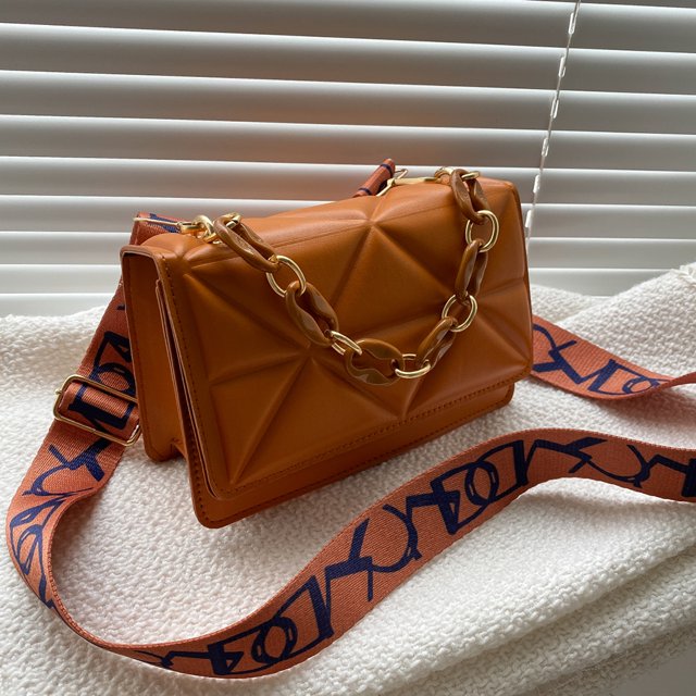 Savannah padded handbag | Elegant and trendy