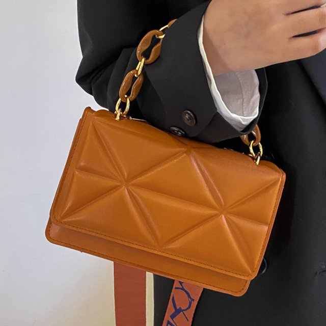 Savannah padded handbag | Elegant and trendy
