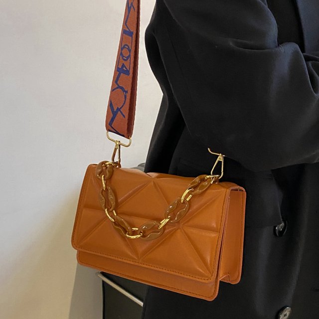 Savannah padded handbag | Elegant and trendy