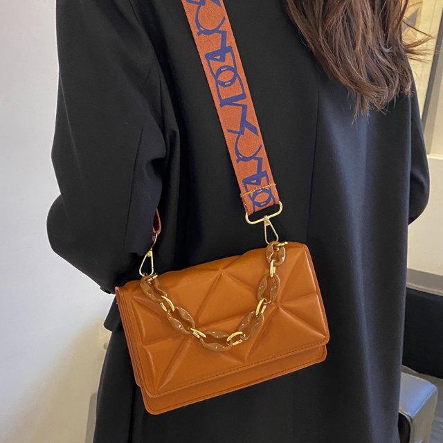 Savannah padded handbag | Elegant and trendy