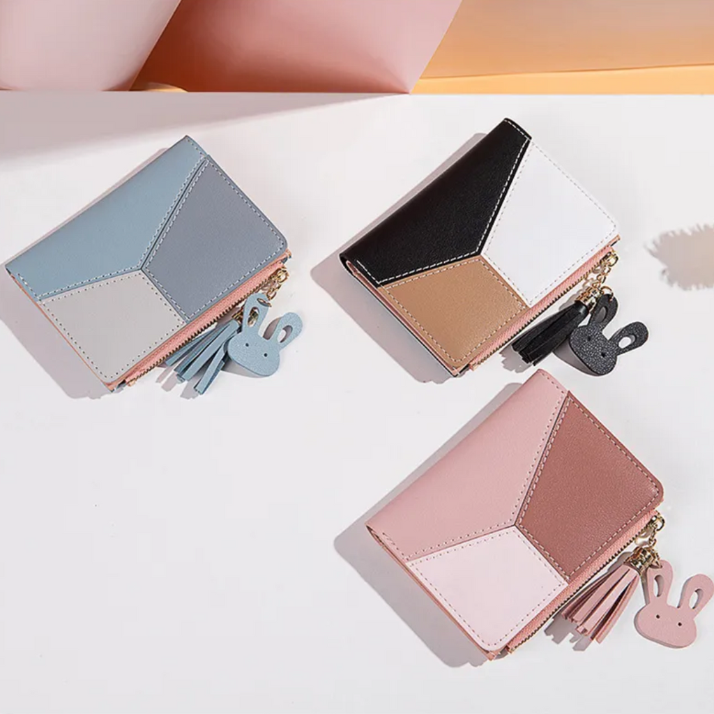 Small wallet with pompom zipper | Elegant and functional