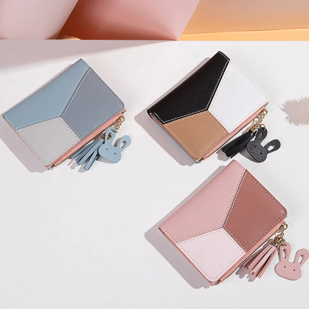Small wallet with pompom zipper | Elegant and functional
