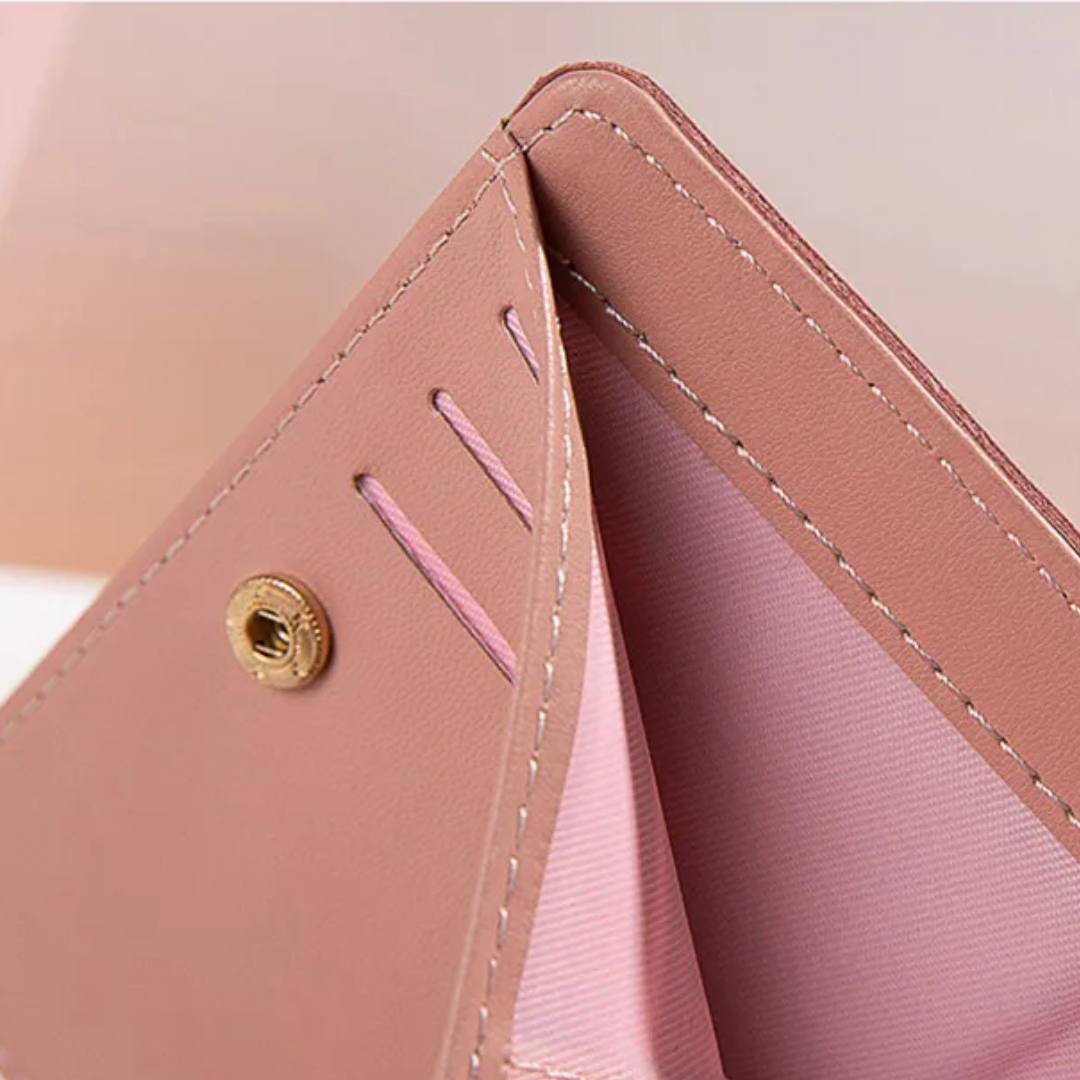 Small wallet with pompom zipper | Elegant and functional